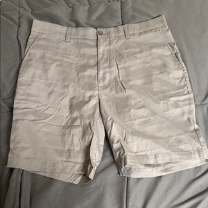 Roundtree & Yorke Men's Grey/Silver Flat Front Shorts